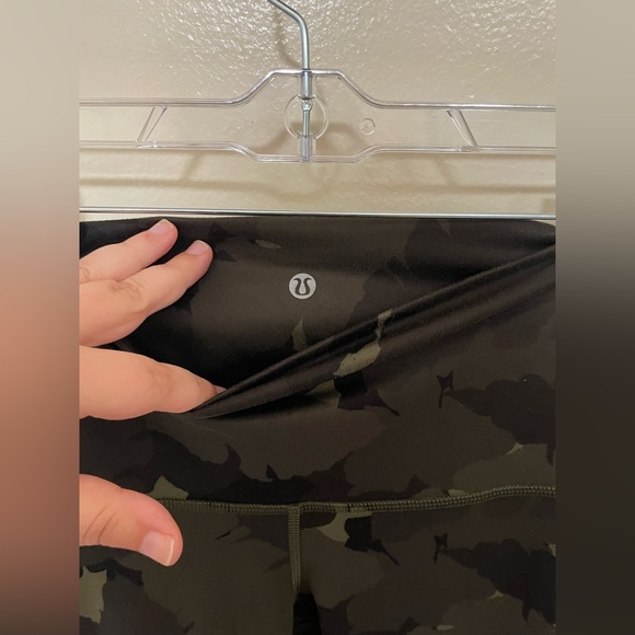 ✨Lululemon Align High Rise Crop Leggings Size 6 - Picture 5 of 7